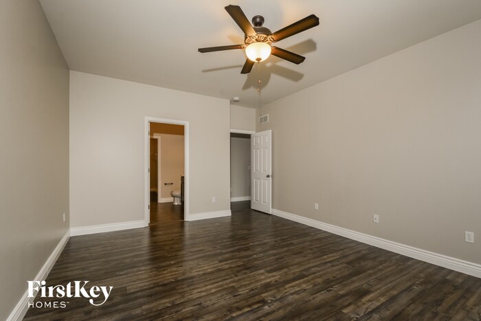 Building Photo - 2357 Banon Dr
