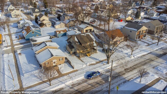 Building Photo - 854 2nd St