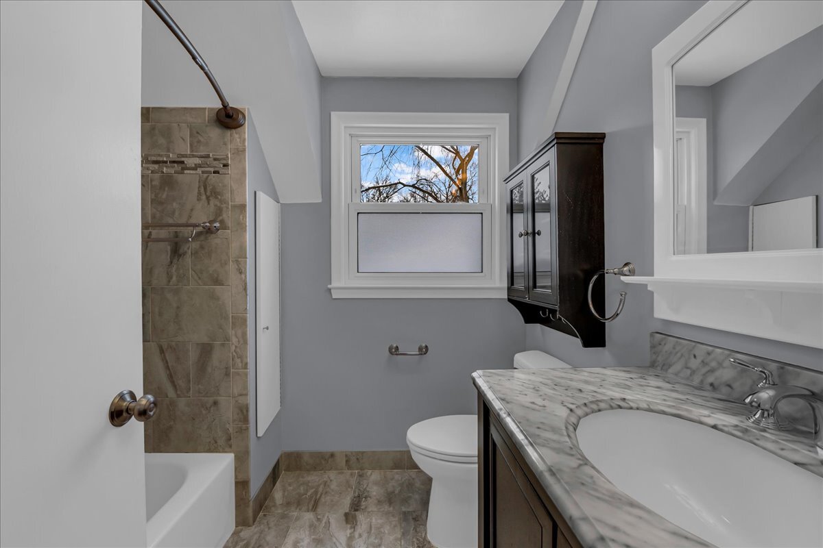 Building Photo - 2299 W Lincoln St