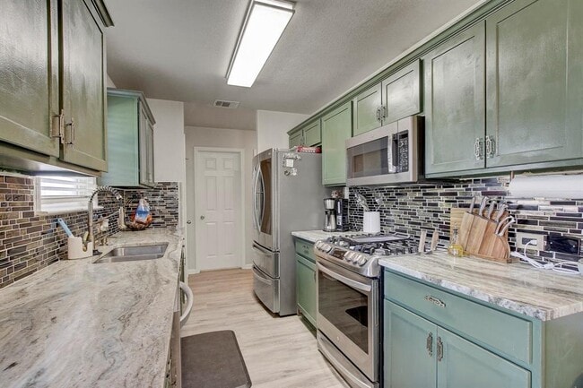 Building Photo - 215 Wildcat Dr