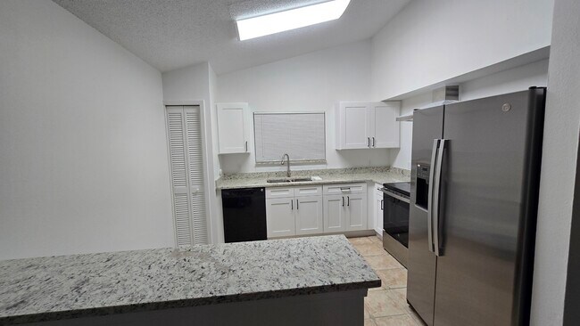 Building Photo - 846 Grenadier Dr