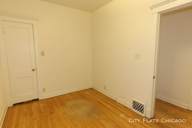 Building Photo - 1721 W Catalpa Ave