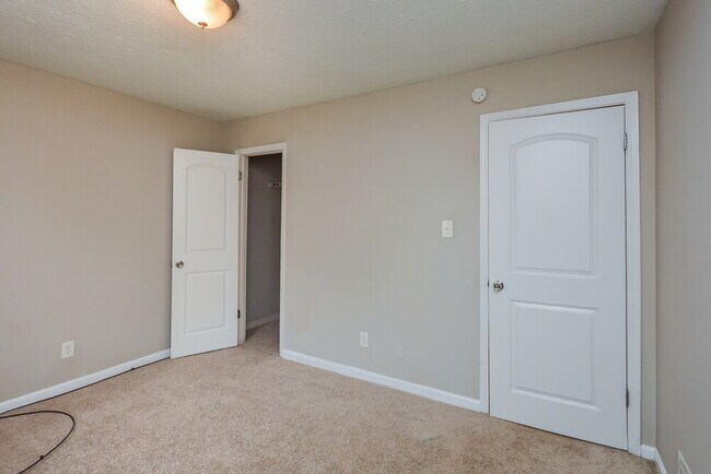 Building Photo - 583 Lakeridge Cir SE