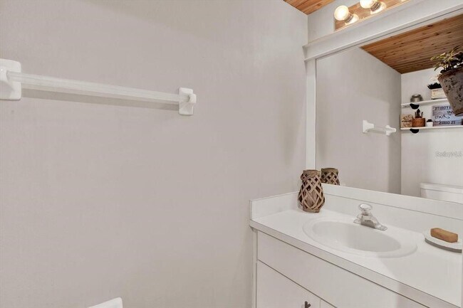 Building Photo - 6526 Summer Cove Dr