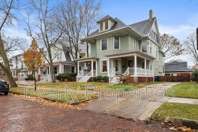 Building Photo - 1814 College Ave