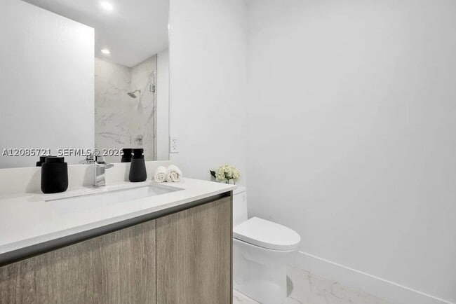 Building Photo - 17550 Collins Ave