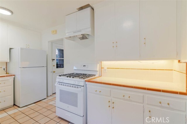 Building Photo - 1305 E Glenoaks Blvd