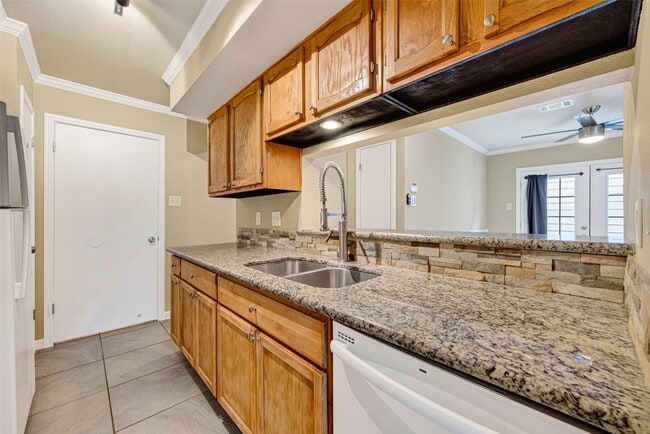 Building Photo - 10244 Bridgeland Ln