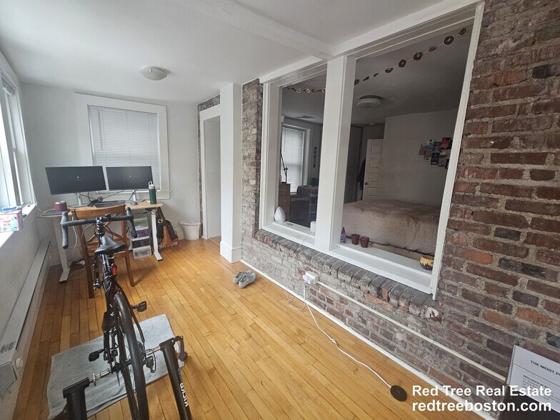 Building Photo - 7 Riverside Pl