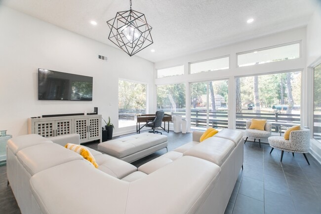 Building Photo - 3103 Hemingway Dr