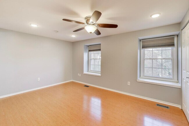 Building Photo - 5769 Yellowrose Ct