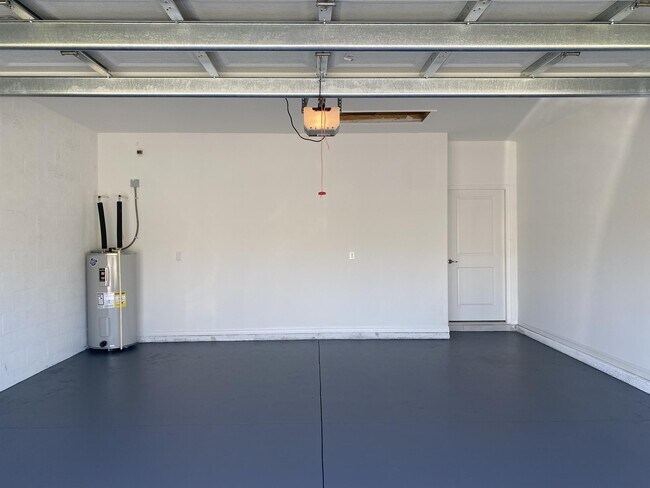 Building Photo - 1833 W Isles Rd