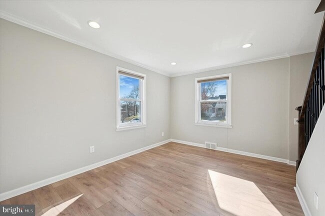 Building Photo - 421 Lawrence Rd