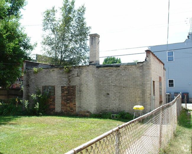 Building Photo - 4408 Magoun Ave