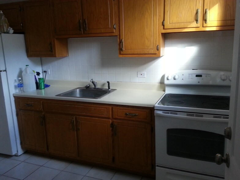 Building Photo - 3950 W 85th St