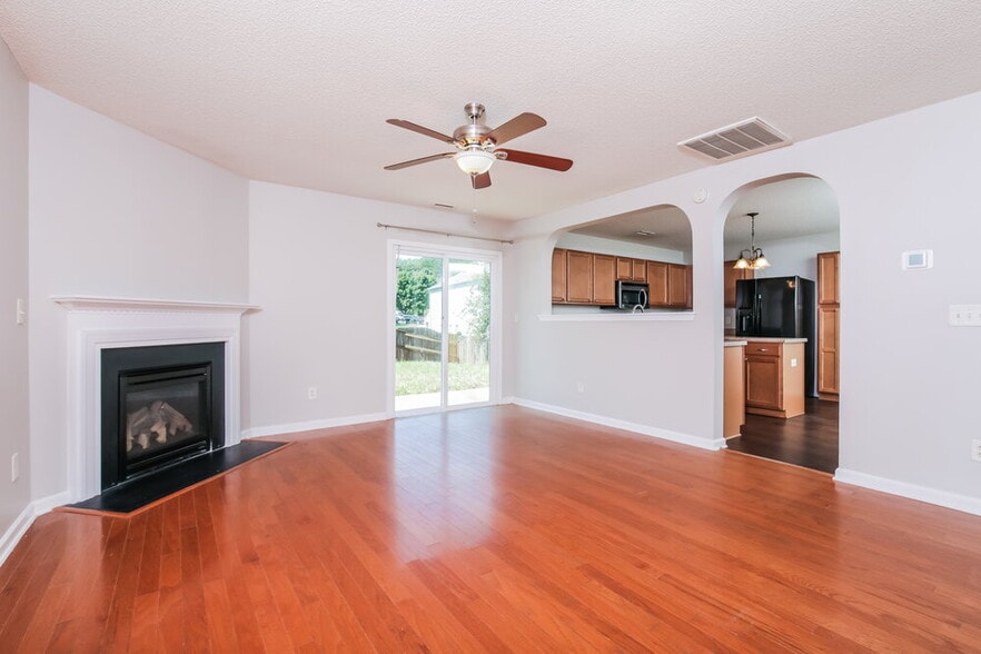 Building Photo - 63 Brookhaven Dr