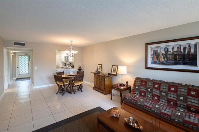 Building Photo - 9410 Poinciana Pl