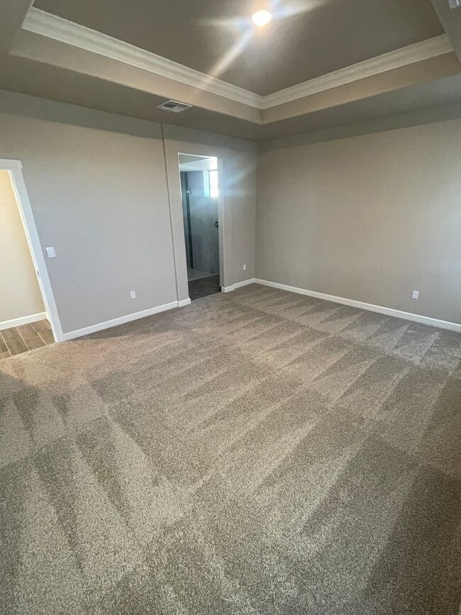 Building Photo - Beautiful Newly Constructed Home **Move In...