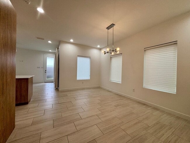 Building Photo - 510 Deer Path Lp