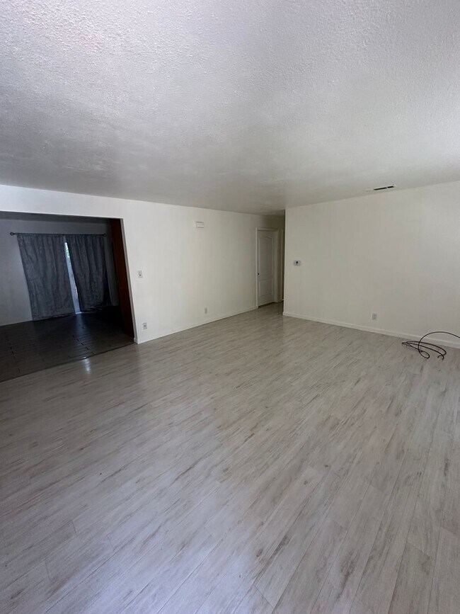 Building Photo - 2412 Vera Cruz Dr