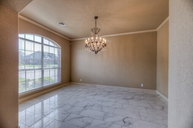 Building Photo - 1317 W Dover St