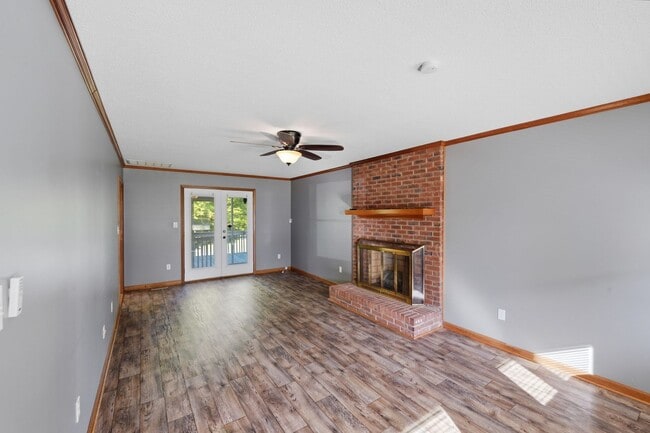Building Photo - Spacious 4BR with Beautiful Backyard Retreat!