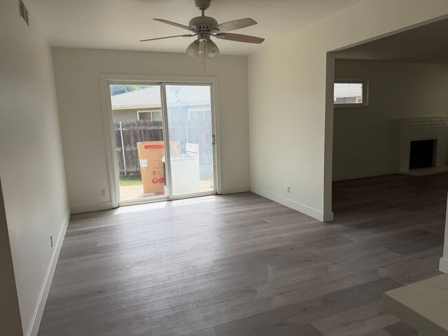 Building Photo - 2635 Moderna Ct