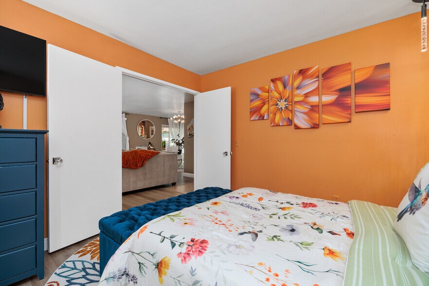 Building Photo - 930 Via Mil Cumbres
