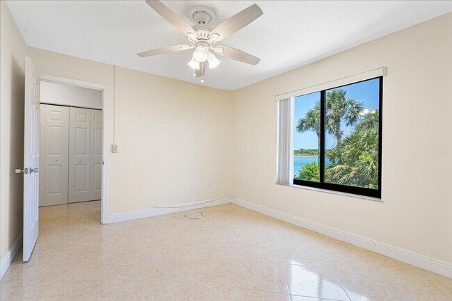 Building Photo - 1630 Seaway Dr