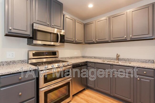 Primary Photo - 4249 N Lawndale Ave