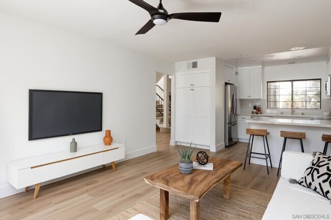 Building Photo - Beautifully remodeled home in the desirabl...