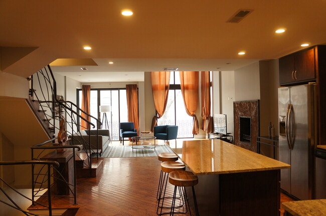 Building Photo - 170 W Burton Pl