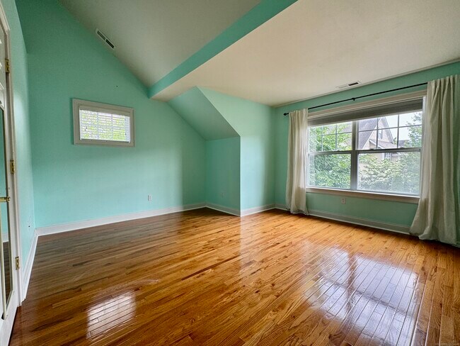 Building Photo - 14 Park Pl Cir