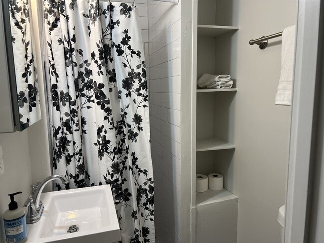 Building Photo - 35 Grove St