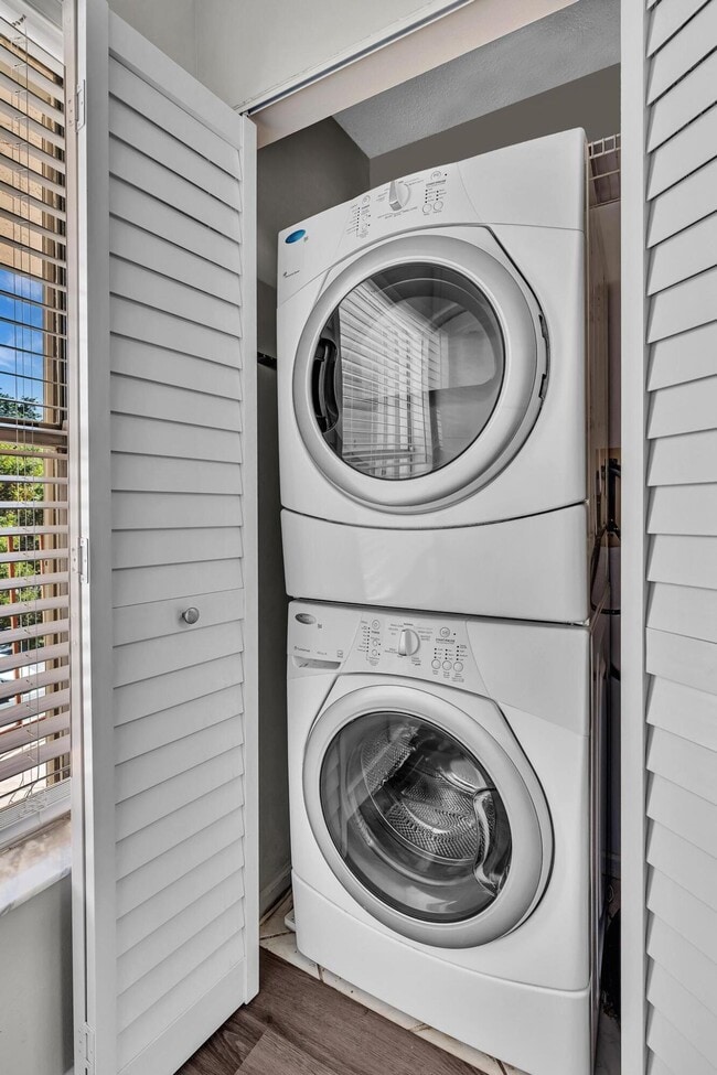 Building Photo - 14623 Bonaire Blvd