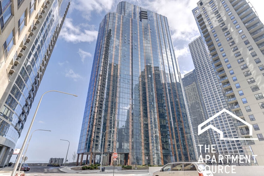 Building Photo - 450 E Waterside Dr
