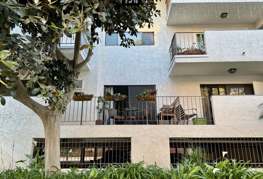 Building Photo - 837 N West Knoll Dr
