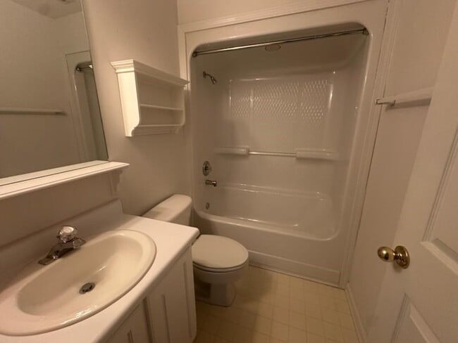 Building Photo - 200 Salt Air Dr