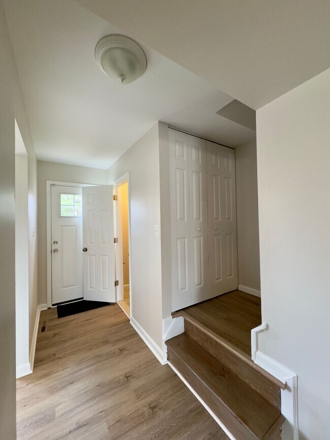 Building Photo - Charming 3 Bedroom/2 Full Bath/2 Half Bath Townhome in Parkville, MD!