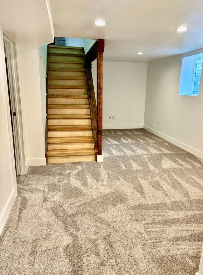 Building Photo - Spacious House. Expansive Lot. Prime Location