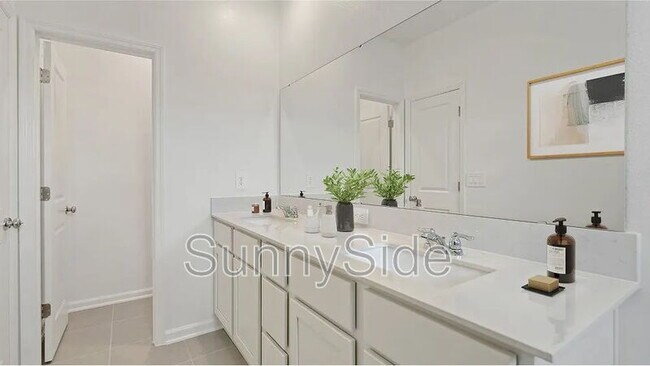 Building Photo - 2939 Maloof Dr