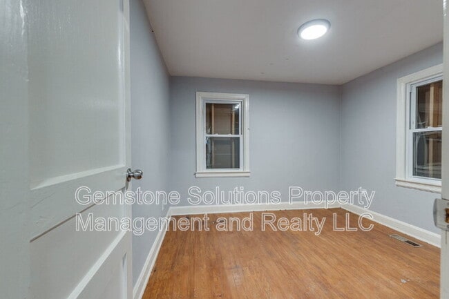 Building Photo - 2930 Primrose Cir