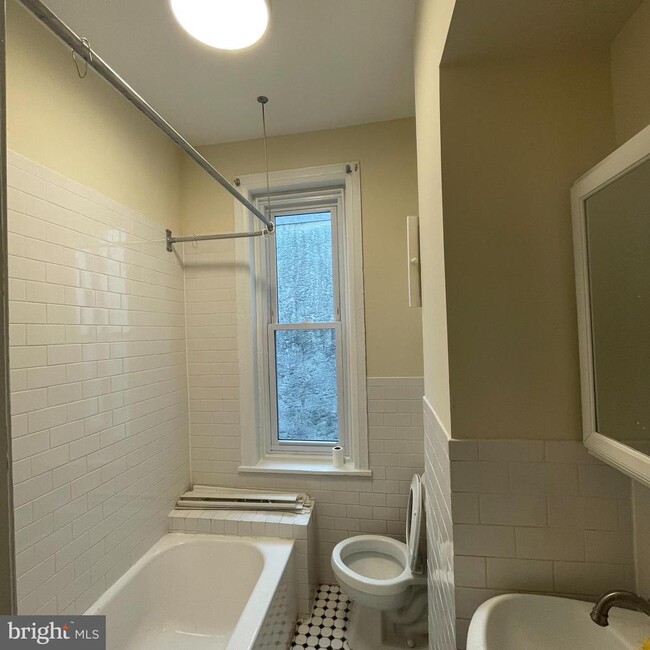 Building Photo - 2214 W Berks St