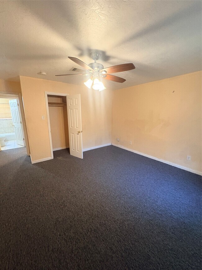 Building Photo - 5803 Southlea St