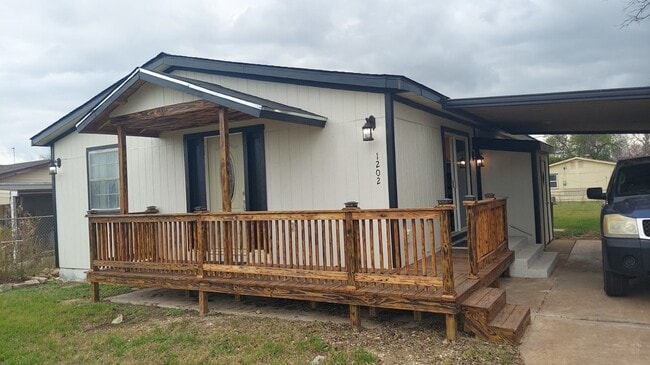 Building Photo - 1202 Anna Lee Dr