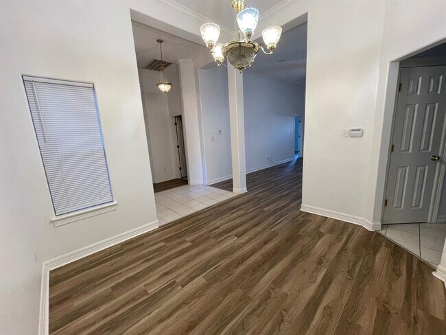 Building Photo - 1225 Sagebrush St