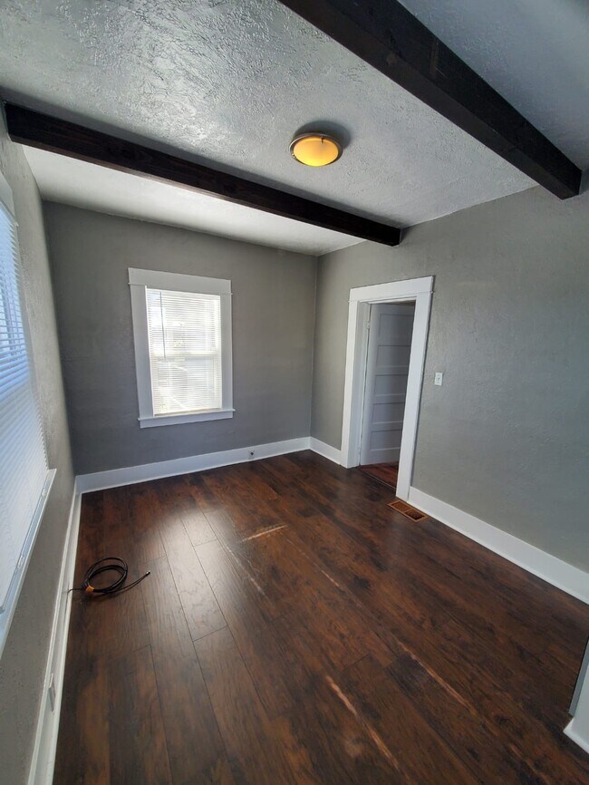 Building Photo - 110 Roseville St