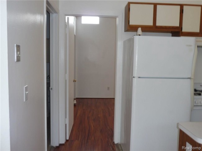 Building Photo - 5711 Fox Hill Dr
