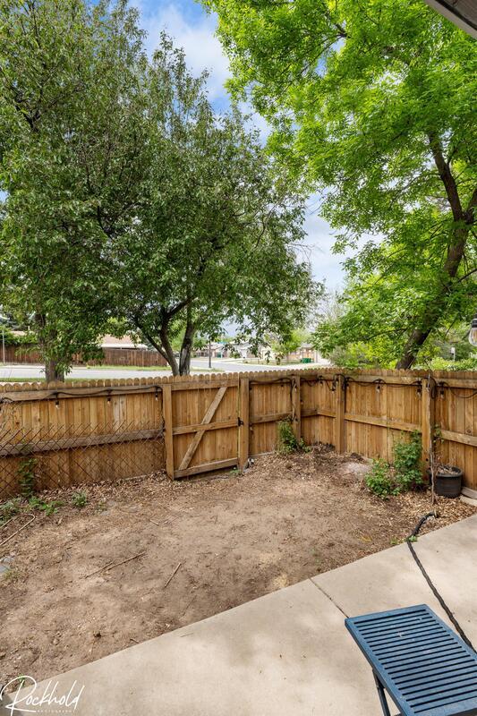 Building Photo - 1253 S Flower Cir