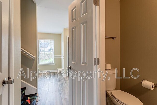 Building Photo - 208 Day Break Ct